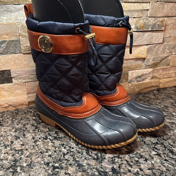 Tommy Hilfiger women’s winter quilted  duck boots 7 - Picture 2 of 14